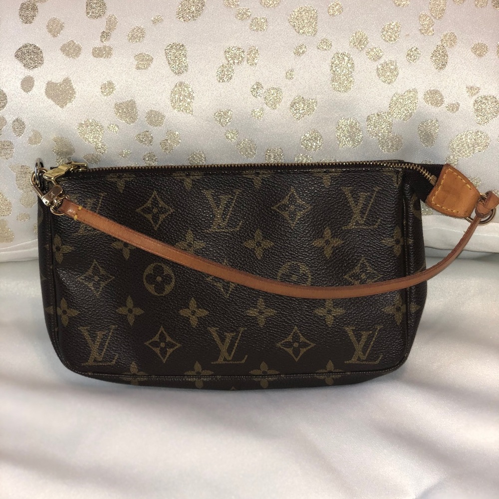 100% Authentic Luis Vuitton pochette